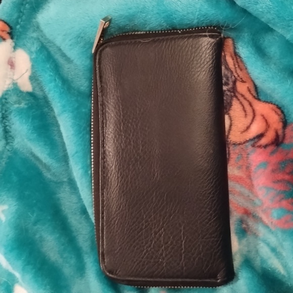 Christian Siriano Zip Around wallet - Picture 3 of 7